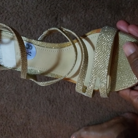 Marc Fisher Gold Sparkling heels - Picture 8 of 8